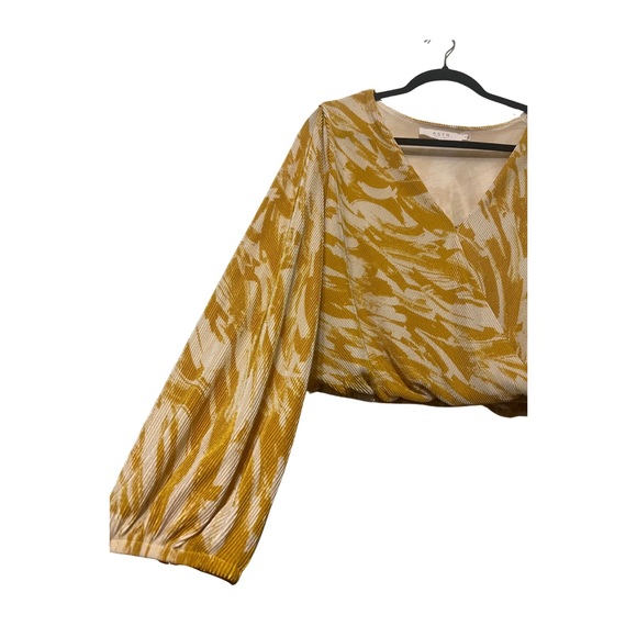 ASTR the label- PLISSE LONG SLEEVE SURPLICE WRAP TOP IN MSTD PAINT - Picture 2 of 6